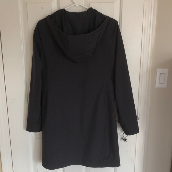 The Group Babaton Frontier Rain Jacket in Black 🌧️☔️ - Picture 3 of 4